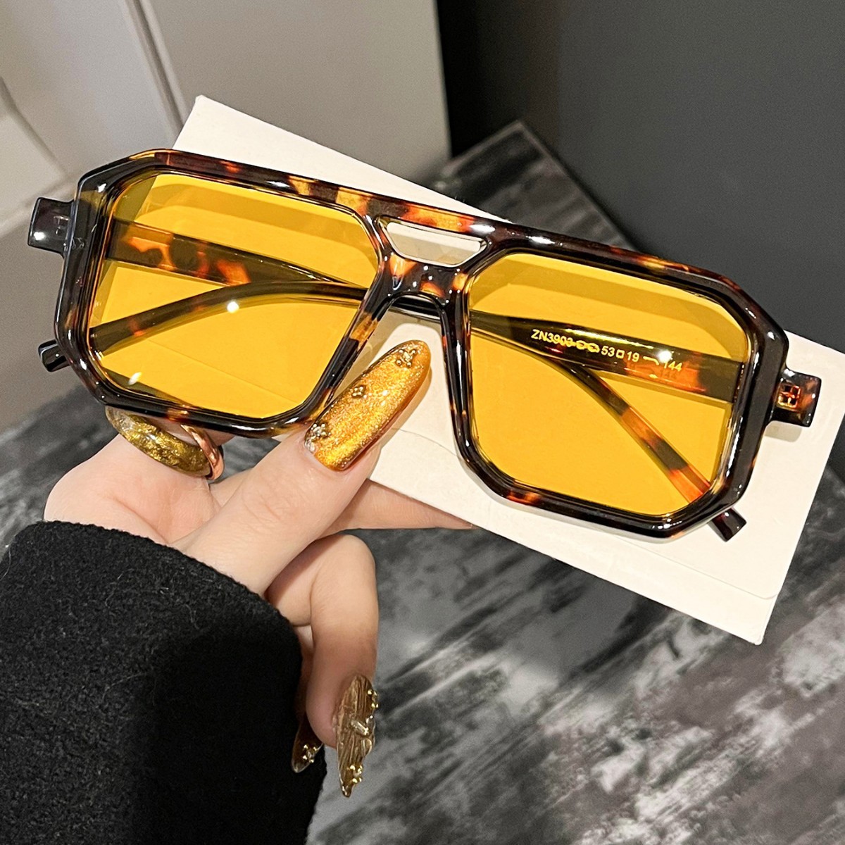 نظارات شمسية جديدة بتصميم مربع - مراجعة Uv Resin وسعره