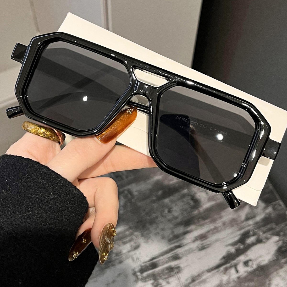 نظارات شمسية جديدة بتصميم مربع - مراجعة Uv Resin وسعره