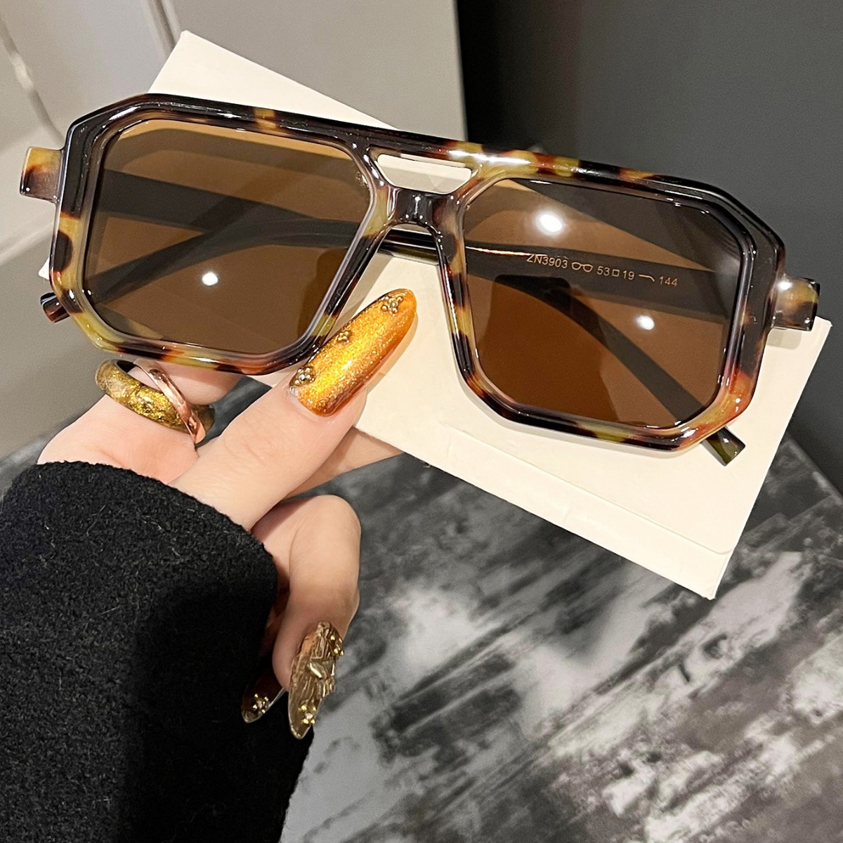 نظارات شمسية جديدة بتصميم مربع - مراجعة Uv Resin وسعره